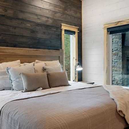 Lone Pine Lodge. Brand New! 2 Bedroom Luxury Cabin. Брокен-Боу Екстер'єр фото