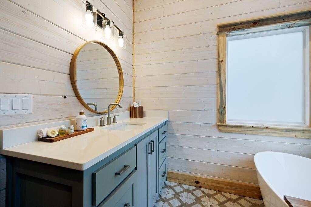 Lone Pine Lodge. Brand New! 2 Bedroom Luxury Cabin. Брокен-Боу Екстер'єр фото