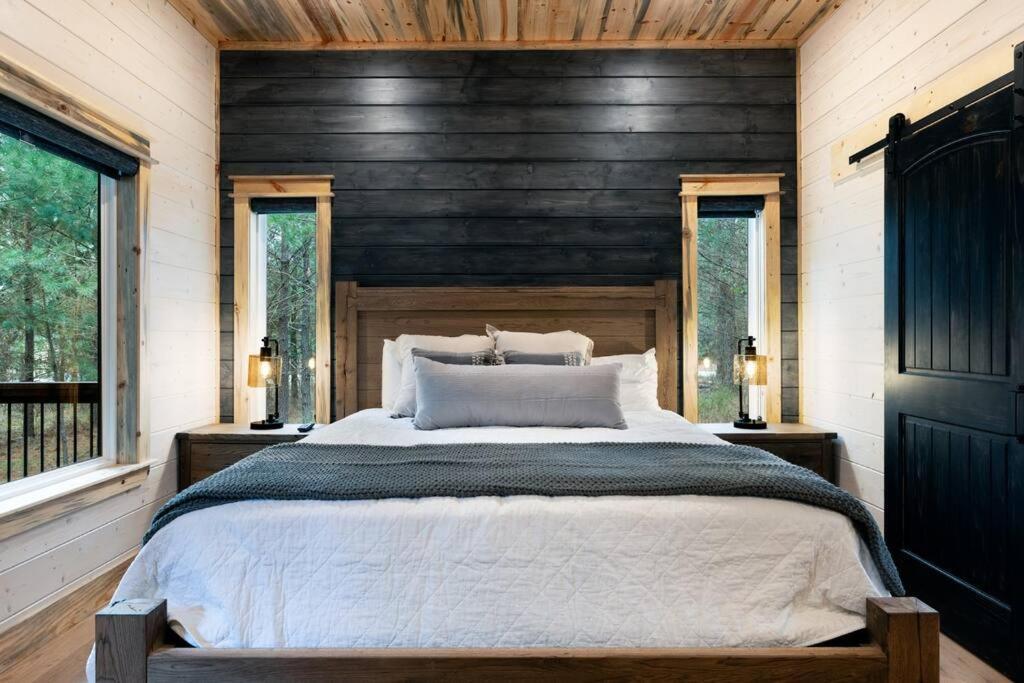 Lone Pine Lodge. Brand New! 2 Bedroom Luxury Cabin. Брокен-Боу Екстер'єр фото