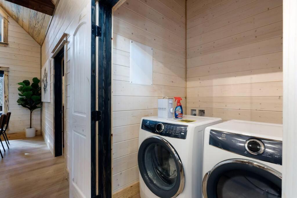 Lone Pine Lodge. Brand New! 2 Bedroom Luxury Cabin. Брокен-Боу Екстер'єр фото
