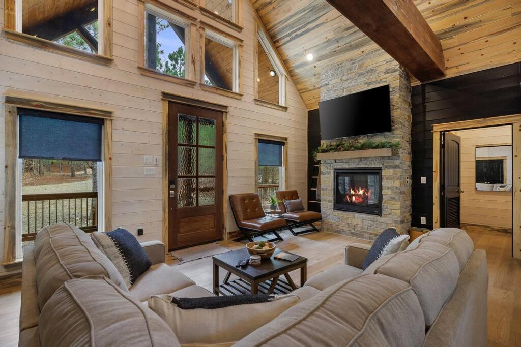 Lone Pine Lodge. Brand New! 2 Bedroom Luxury Cabin. Брокен-Боу Екстер'єр фото