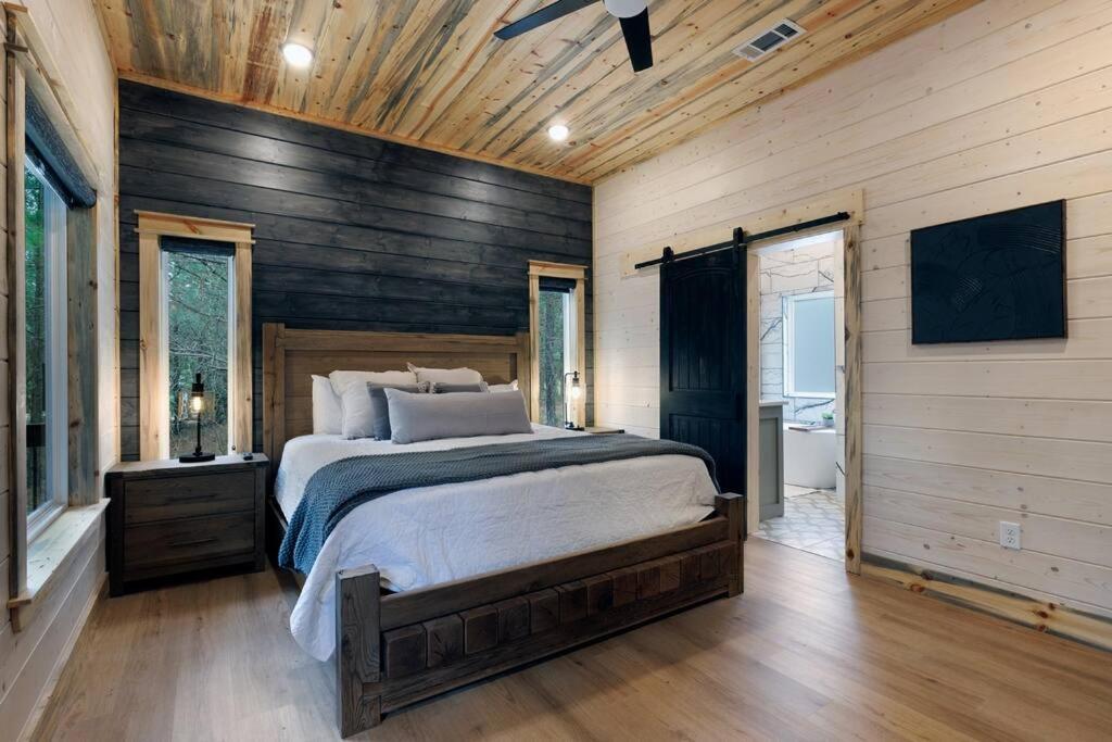 Lone Pine Lodge. Brand New! 2 Bedroom Luxury Cabin. Брокен-Боу Екстер'єр фото