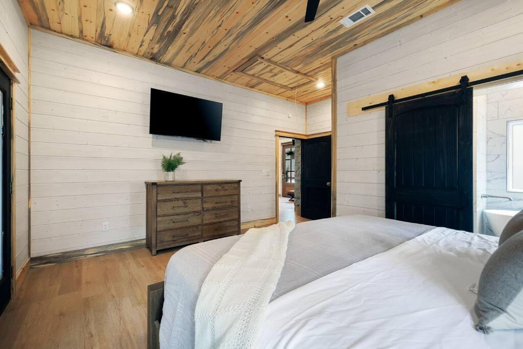 Lone Pine Lodge. Brand New! 2 Bedroom Luxury Cabin. Брокен-Боу Екстер'єр фото