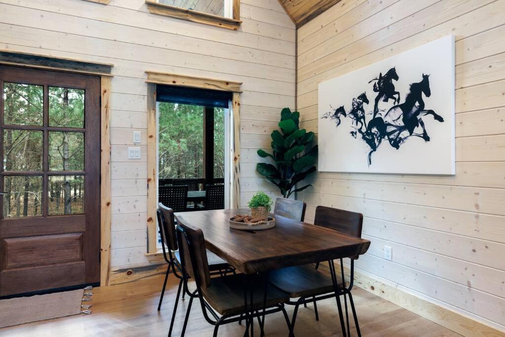 Lone Pine Lodge. Brand New! 2 Bedroom Luxury Cabin. Брокен-Боу Екстер'єр фото