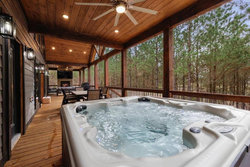 Lone Pine Lodge. Brand New! 2 Bedroom Luxury Cabin. Брокен-Боу Екстер'єр фото