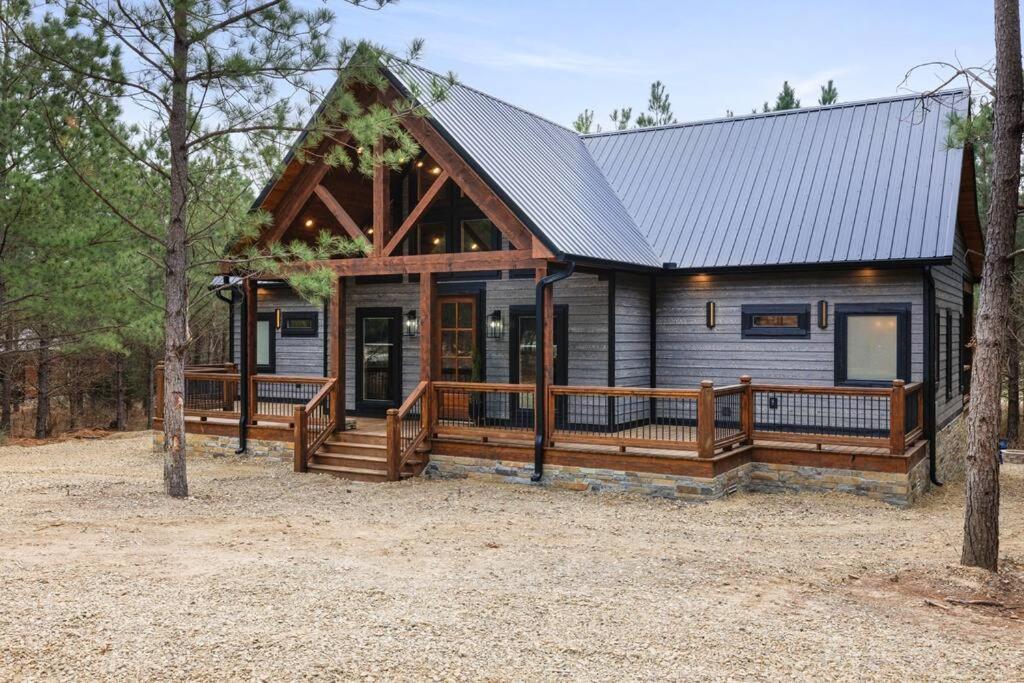 Lone Pine Lodge. Brand New! 2 Bedroom Luxury Cabin. Брокен-Боу Екстер'єр фото